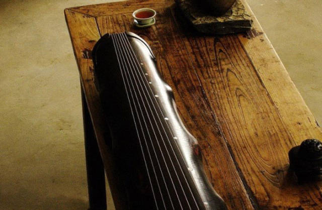黔南布依族苗族自治州古琴蕴含的传统文化，一把古琴制备出来要两年的时间